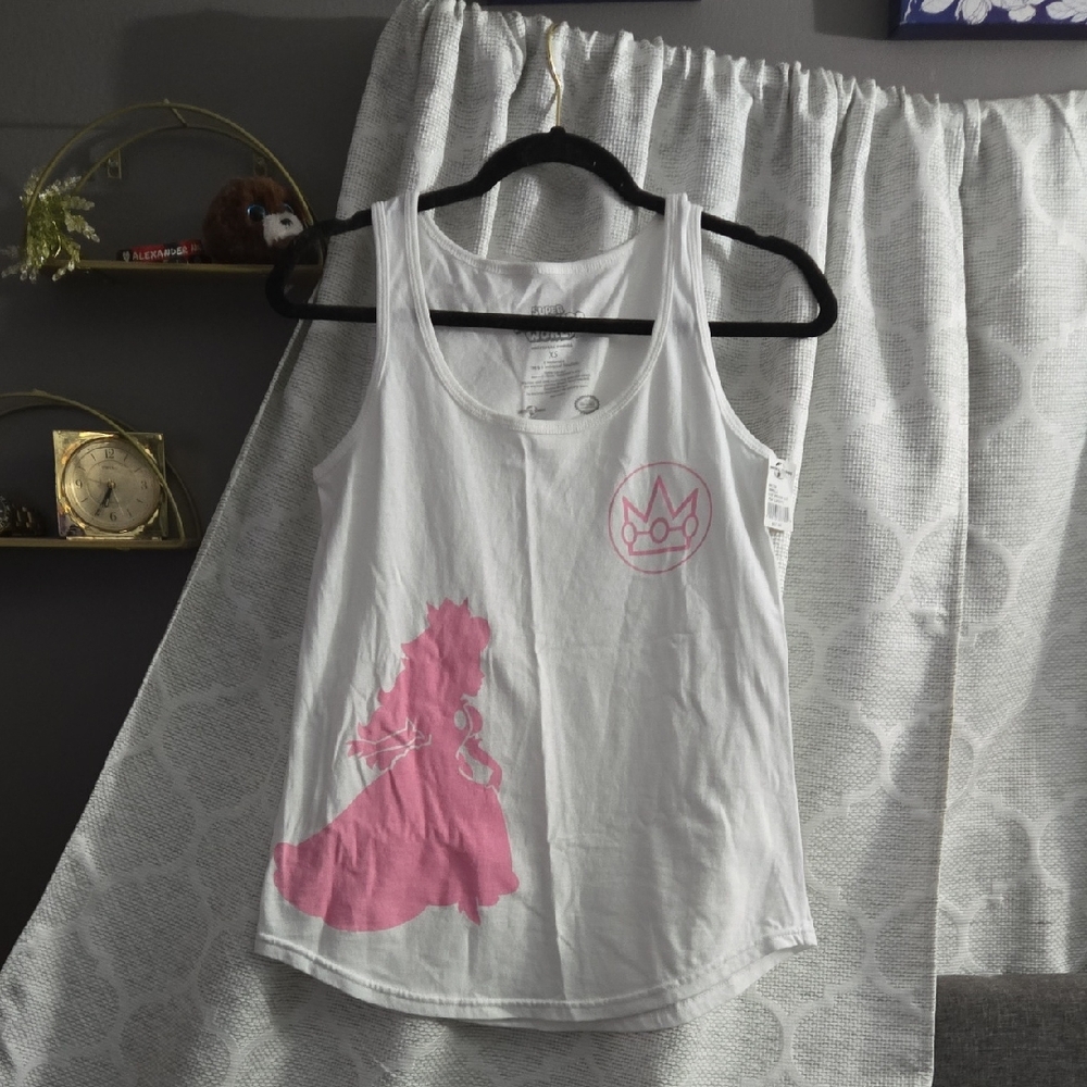 Universal Studios Merch-PEACHES- SUPER MARIO- Nintendo White Graphic Tank Top
